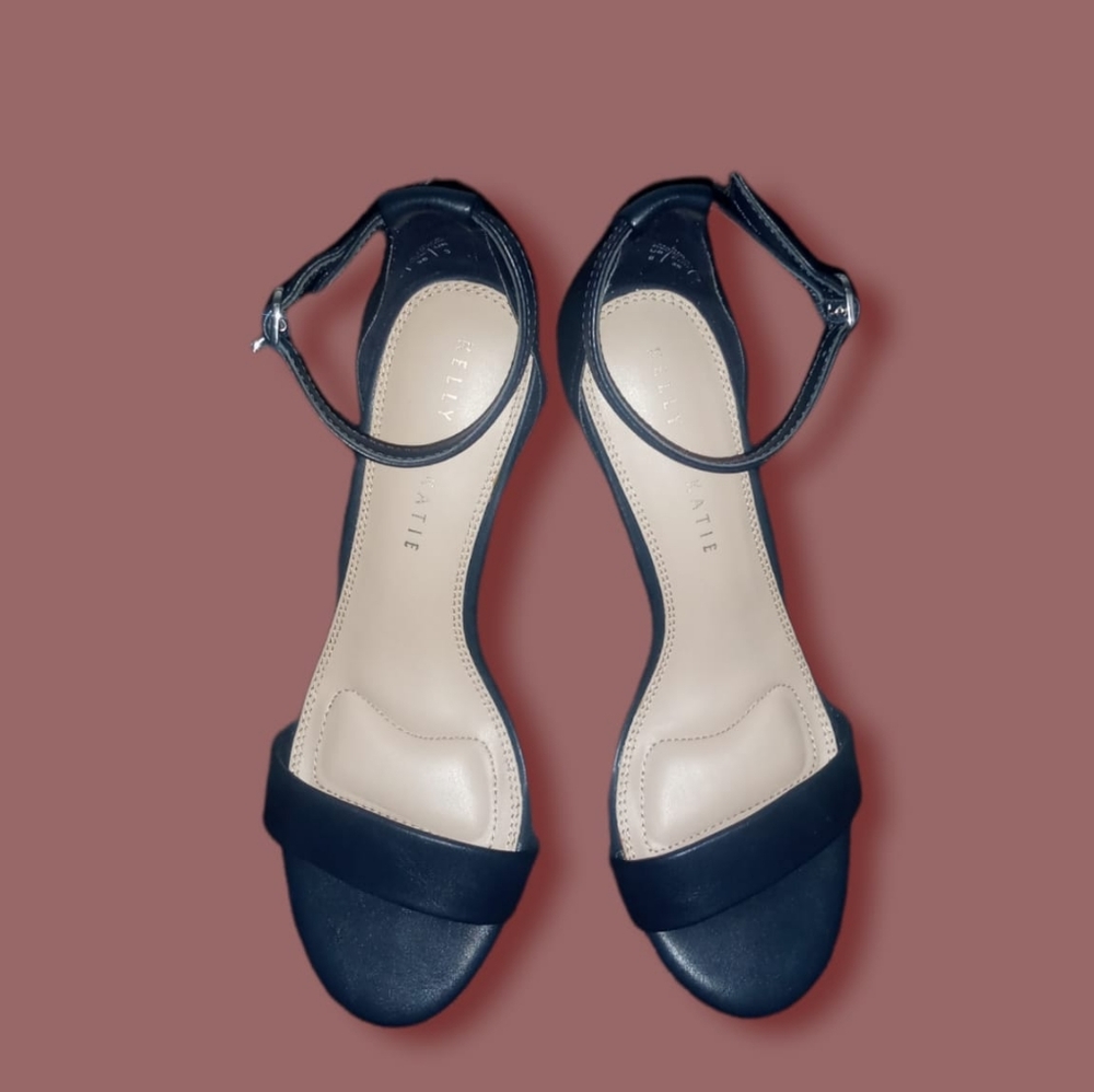Heels - Picture 2 of 4